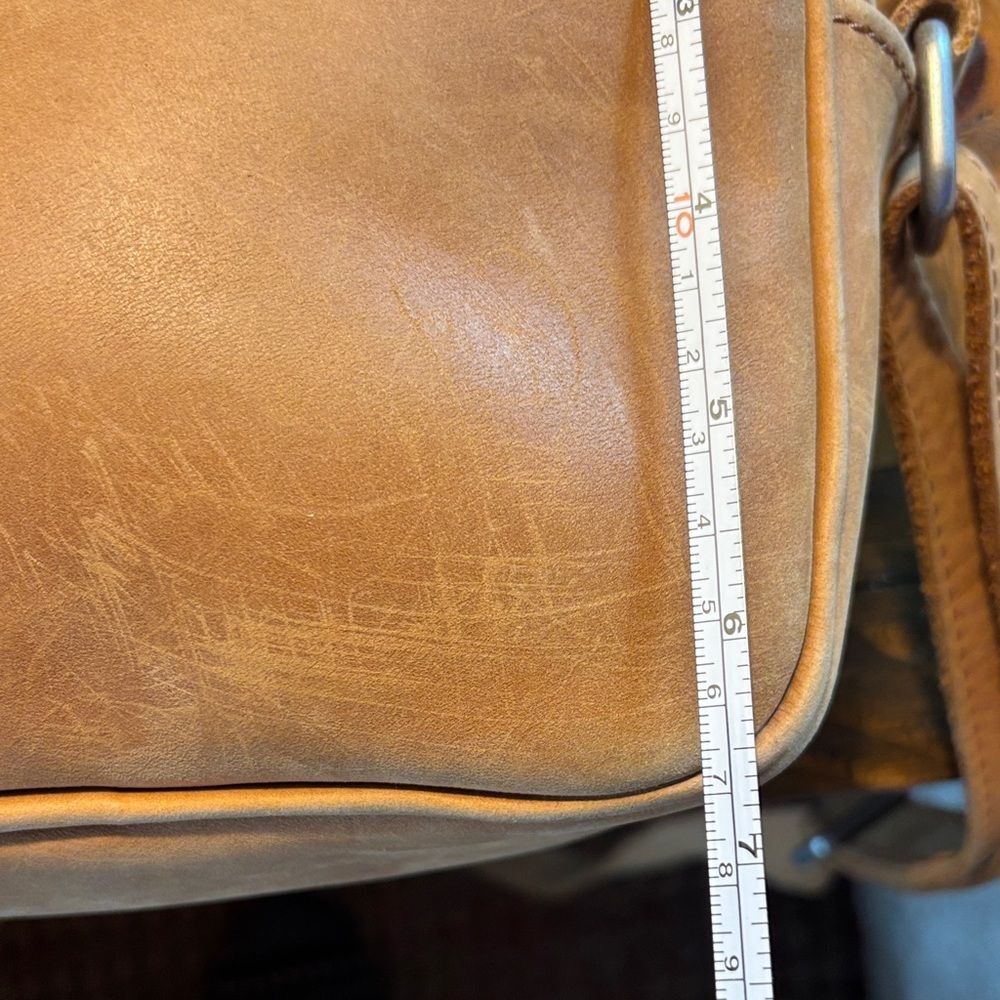 Duluth Trading Co. Tan Leather Crossbody Bag - Picture 15 of 16